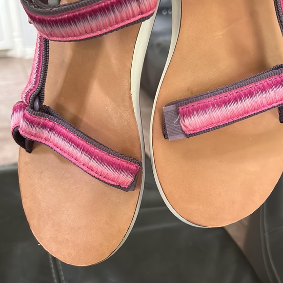 Teva Original Universal purple pink ombré like new waterproof sandals Size 8 EUC - Picture 12 of 13